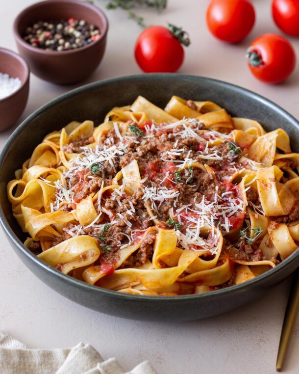 Φρέσκες ταλιατέλες με μοσχαράκι ραγού