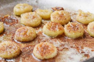 Τηγανητές μπανάνες με κανέλα και μοσχοκάρυδο