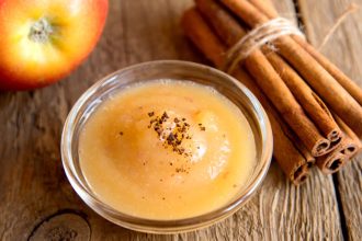 Κομπόστα μήλου με κανέλα