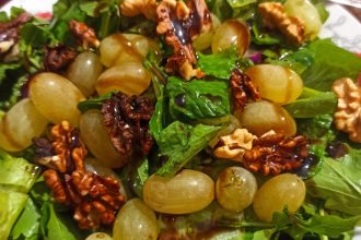 Φθινοπωρινή σαλάτα με σταφύλι