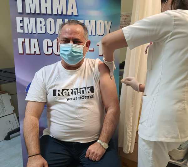 Το μήνυμα του πνευμονολόγου Σάκη Παπαλεξάτου