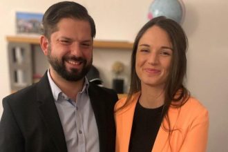 Η όμορφη Ελληνίδα επιστήμονας στο πλευρό του πρόεδρου της Χιλής!