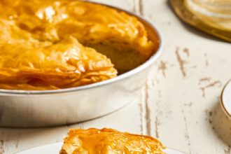 Γαλακτομπούρεκο με μαστίχα και πραλίνα φυστικιού