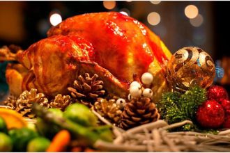 Χριστουγεννιάτικο τραπέζι: Πώς να ψήσουμε στην εντέλεια μια απλή γαλοπούλα!