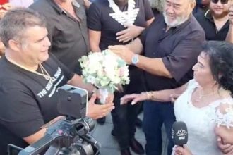 Έγινε ο γάμος της χρονιάς στην Κρήτη: Η 82χρονη Παρασκιώ παντρεύτηκε τον 41χρονο Κωστή – ΒΙΝΤΕΟ