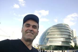 Ταξιδευτές όχι τουρίστες