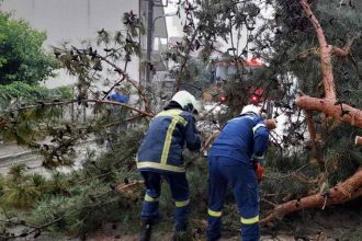 Ισχυροί άνεμοι σαρώνουν Ήπειρο, Στερεά και Θεσσαλία - Προκλήθηκαν σοβαρά προβλήματα