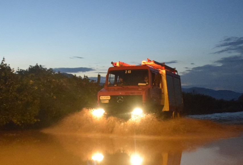 Κακοκαιρία Bora: Η Πυροσβεστική έχει δεχτεί 1.076 κλήσεις για παροχή βοήθειας