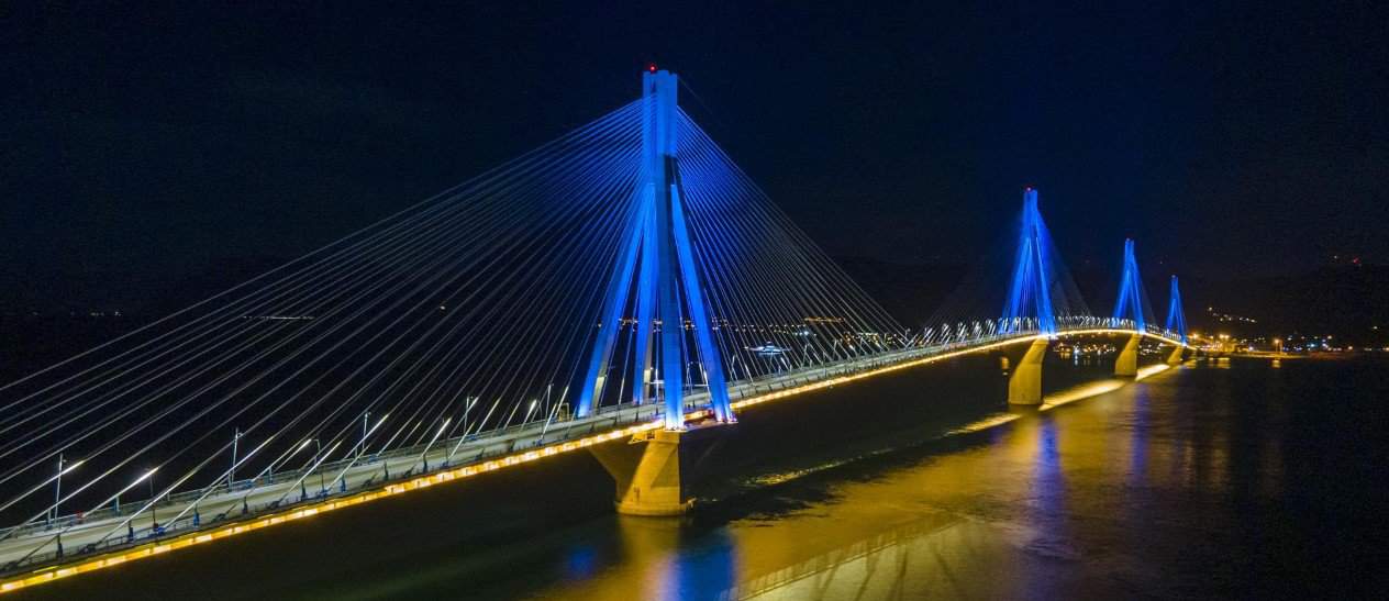 «Πιο ακριβή και από της Νέας Υόρκης»: Έξαλλοι ξένοι τουρίστες κράζουν τη Γέφυρα Ρίου - Αντιρρίου