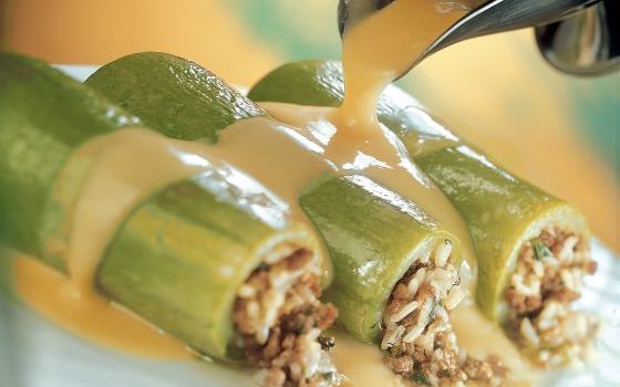 Φτιάξτε πεντανόστιμα κολοκυθάκια γεμιστά από την ειδικό