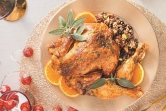 Κοτόπουλο γεμιστό με σταφίδες, μανιτάρια και λιαστή ντομάτα