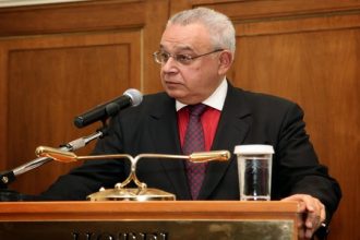 Υπάρχει αριστερά και ποιά ειναι;