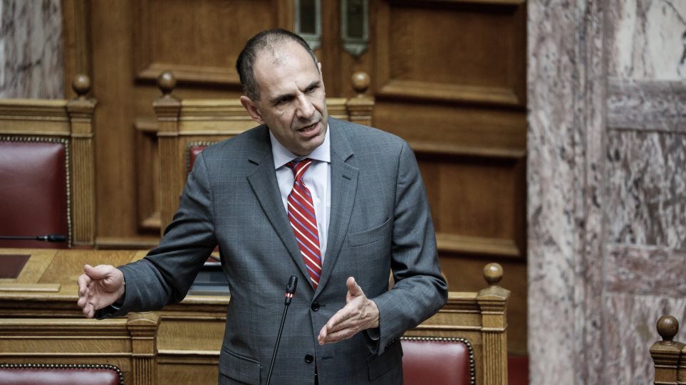 Γεραπετρίτης από τη Βουλή: "Η Ιστορία θα γράψει ποιος είναι ο πραγματικός πατριώτης"