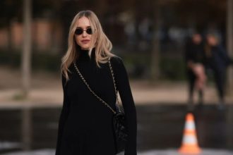 Τα ωραιότερα πλεκτά φορέματα που μπορείτε να αγοράσετε τώρα