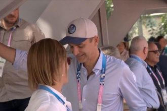 Στο πλευρό του Τσιτσιπά ο Κυριάκος Μητσοτάκης