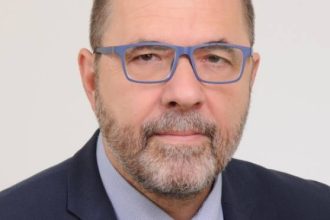 H κόκκινη αφίσα του ΚΙΝΑΛ