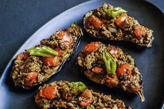 Αρνί με μελιτζάνες και πιπεριές