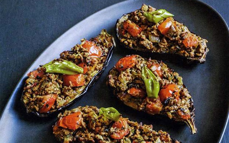 Αρνί με μελιτζάνες και πιπεριές