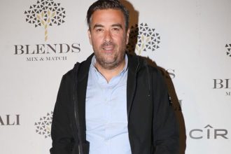 Γιάννης Αϊβάζης: «Είναι άκομψο να ρωτάς κάποιον που μόλις χώρισε μετά από 17 χρόνια αν τον φλερτάρουν»