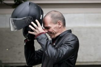 «Εγώ κέρδισα το μπουφάν του Βαρουφάκη»!!!