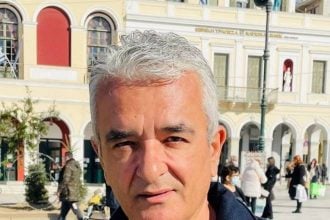 Το κύμα ακρίβειας είναι εδώ, η αύξηση των μισθών είναι στο «θα» και ο ΦΠΑ στη θέση του