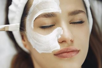 Απολεπιστική μάσκα με γιαούρτι και σύκα