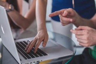 Σε ποια ηλικία οι γυναίκες αποκτούν εργασιακή αυτοπεποίθηση