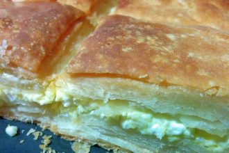 Γιορτινή τυρόπιτα για τραπέζια