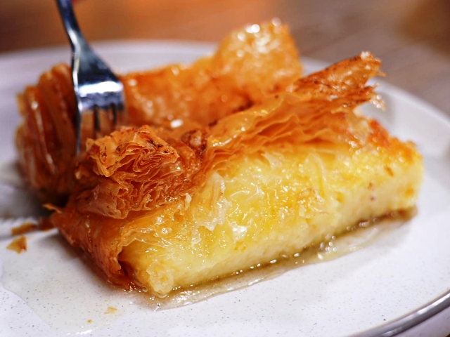 Γιορτινό γαλακτομπούρεκο