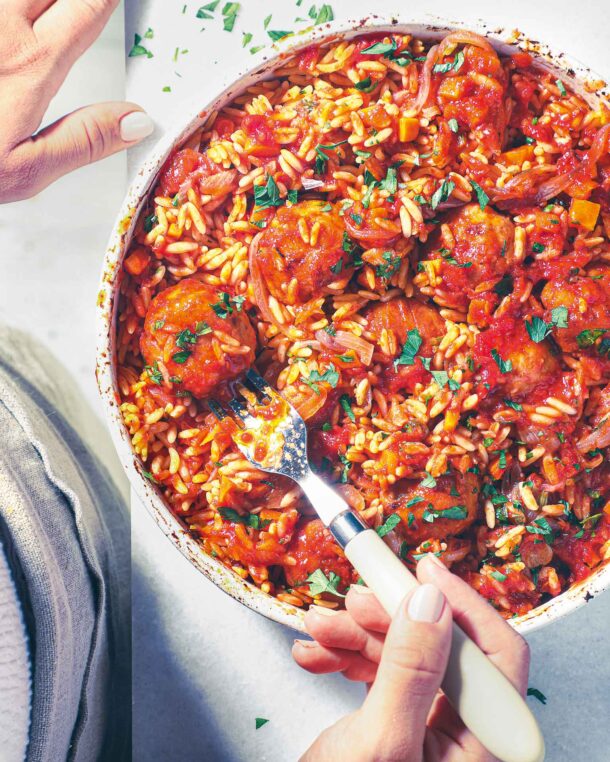 Γιουβέτσι με κεφτεδάκια κοτόπουλου