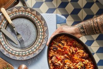 Γιουβέτσι με σπαλομίτα και μπόλικα μπαχαρικά