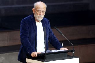 Γιώργος Λιάνης: «Έκλεισα τα 82, με την σύντροφό μου έχουμε 20 χρόνια διαφορά ηλικίας»