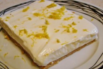 Απίστευτο γλυκό ψυγείου με ζαχαρούχο γάλα και κρέμα