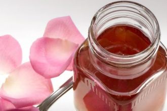 Γλυκό του κουταλιού τριαντάφυλλο