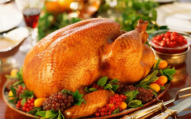 Γαλοπούλα γεμιστή με ρύζι, κιμά και κουκουνάρι