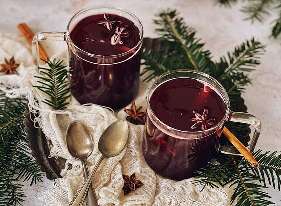 Πώς να φτιάξετε το ζεστό γλυκό κρασί των Χριστουγέννων