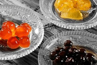 Μιχάλης Λιάπης: Άνοιξε μαγαζί με γλυκά του κουταλιού στο Καρπενήσι