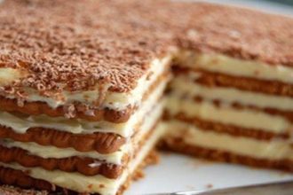 Εύκολο μπισκοτογλυκό με κρέμα