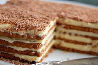 Μπισκοτογλυκό με κρέμα βανίλιας