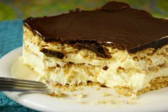 Γλυκό ψυγείου με ζαχαρούχο γάλα και άλλα 3 υλικά