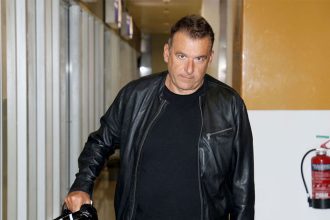 Σε απολογία ο Γιώργος Λιάγκας για το ρεπορτάζ στο σπίτι του Τζορτζ Μπάλντοκ
