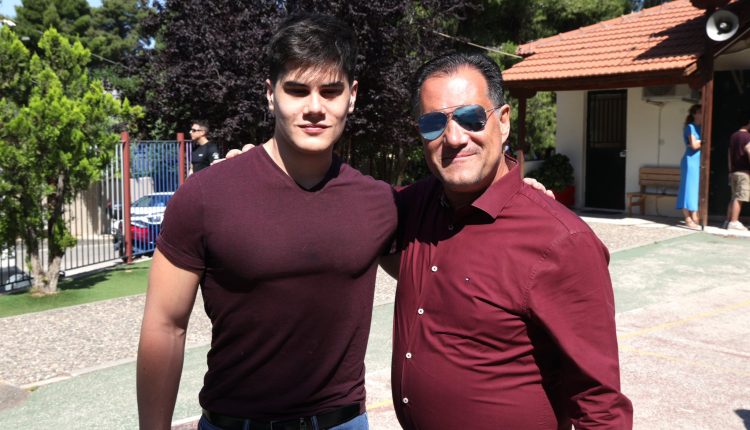 Γεωργιάδης: Ψήφισε με τον γιο του, Περσέα