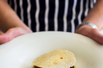 «Grandmother’s Salad» με καρπούζι, μέντα και παγωτό φέτας