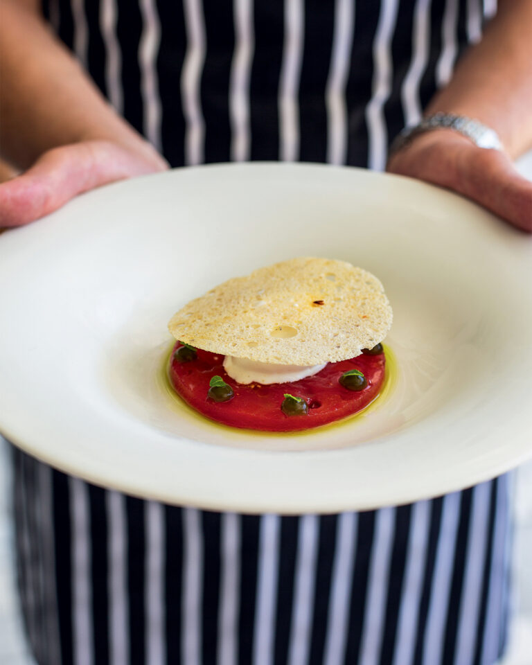«Grandmother’s Salad» με καρπούζι, μέντα και παγωτό φέτας