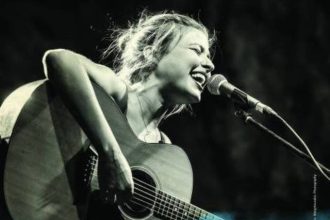 Η Ιουλία Καραπατάκη live στην Πάτρα