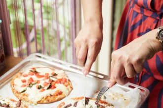 Γρήγορες πίτσες με πίτες σουβλακιού