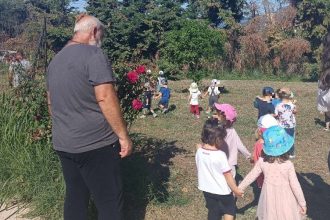 Παιδιά νηπιαγωγείου επισκέφθηκαν τη δομή του Δήμου Πατρέων για τα αδέσποτα, στο Δρέπανο