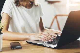 Επτά συνήθειες που δε σε κάνουν αποδοτική στη δουλειά