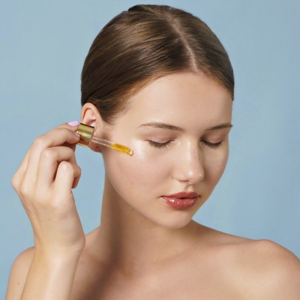 Αμυγδαλέλαιο και διώξτε τους μαύρους κύκλους