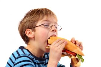 Τι να κάνω αν το παιδί μου θέλει να τρώει όλη την ώρα;